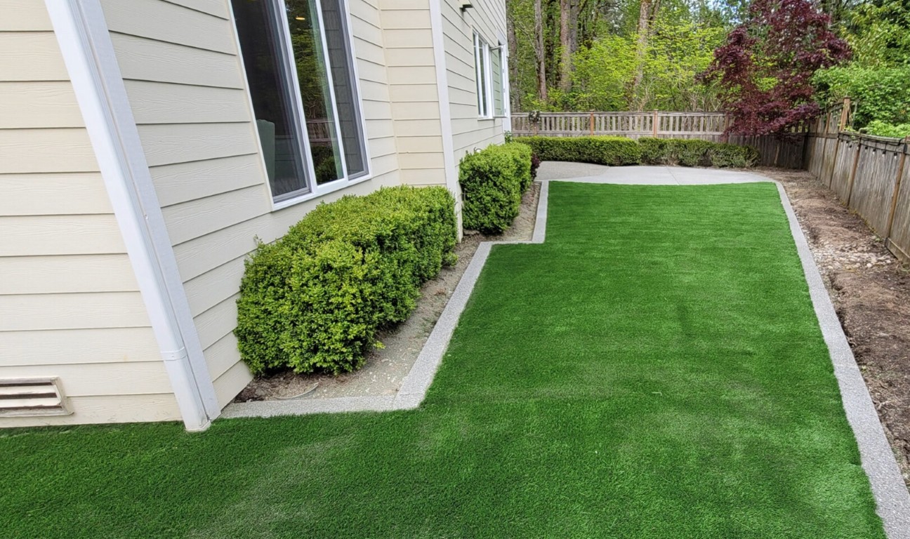Beautiful residential artificial grass installation in Hemet home backyard